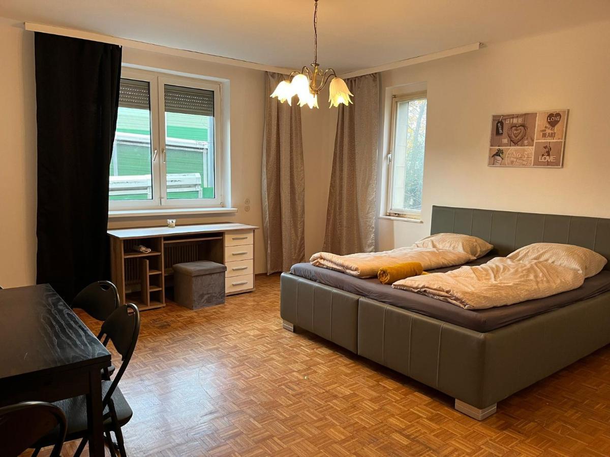 Breathtaking Shared Villa Near Danube River /W Garden And Parking Wina Bagian luar foto