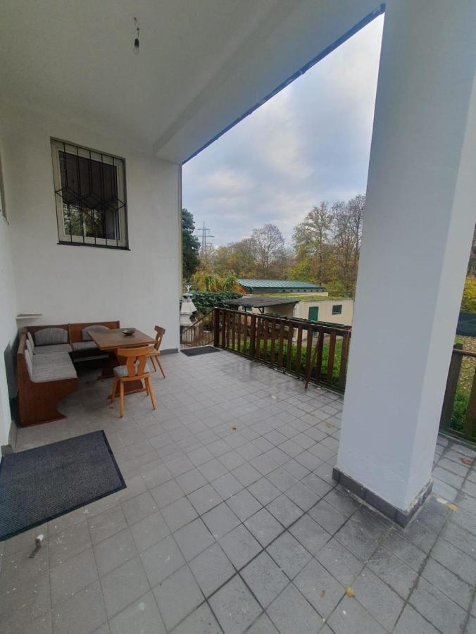 Breathtaking Shared Villa Near Danube River /W Garden And Parking Wina Bagian luar foto