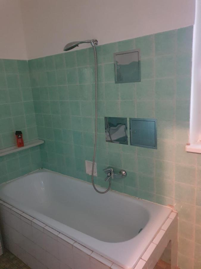 Breathtaking Shared Villa Near Danube River /W Garden And Parking Wina Bagian luar foto
