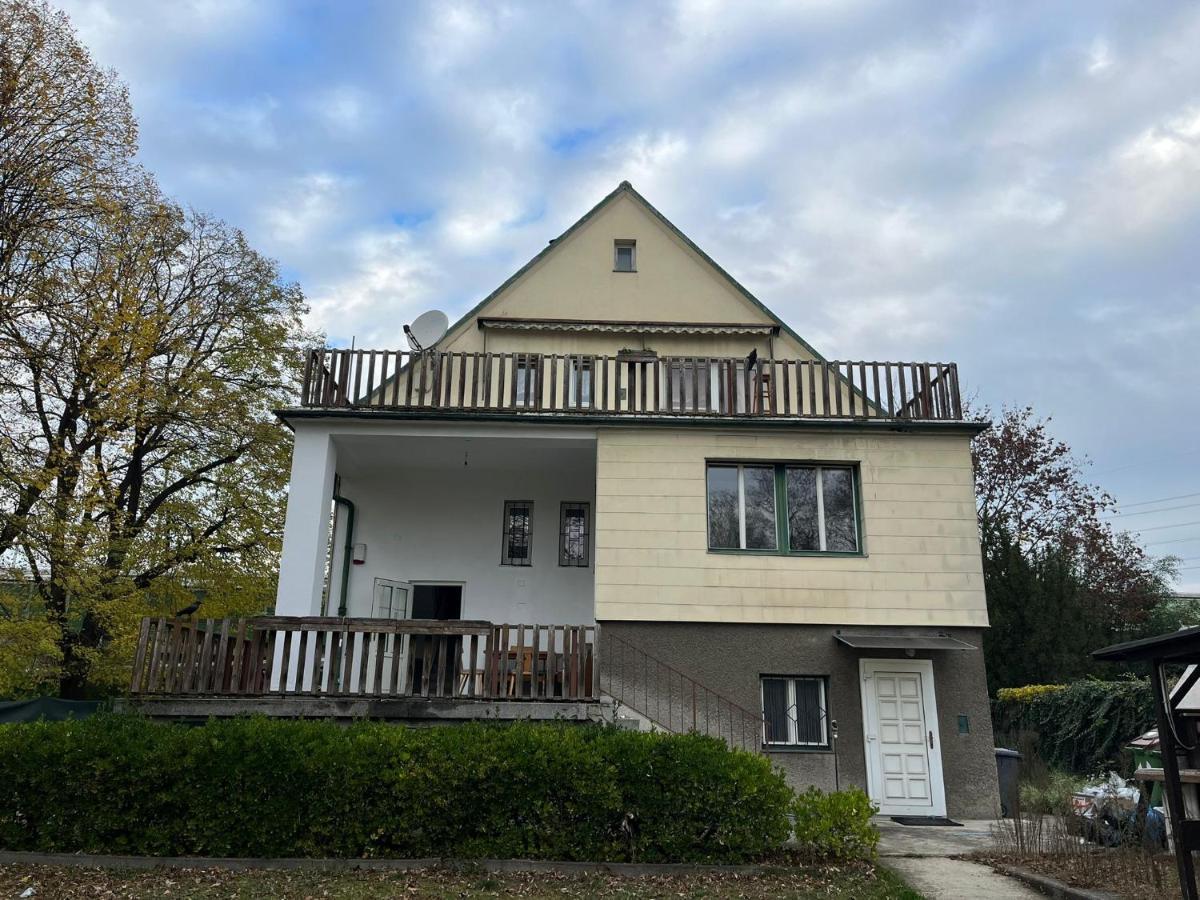 Breathtaking Shared Villa Near Danube River /W Garden And Parking Wina Bagian luar foto