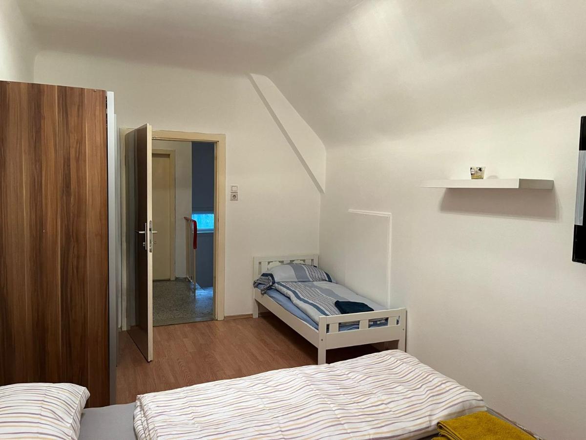 Breathtaking Shared Villa Near Danube River /W Garden And Parking Wina Bagian luar foto